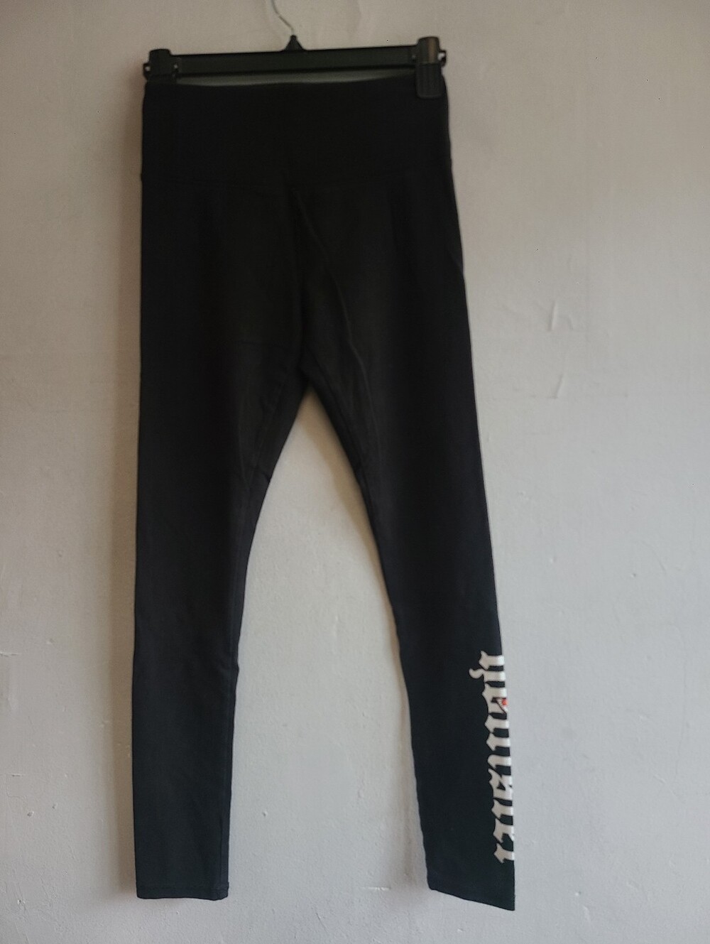 Women's junior XS Hollister black cotton leggings high rise w/text logo on leg